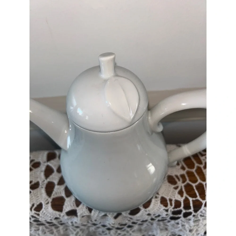 Avon White Porcelain Teapot Coffee Server Pear Shape Leaf Lid Minimalist Decor